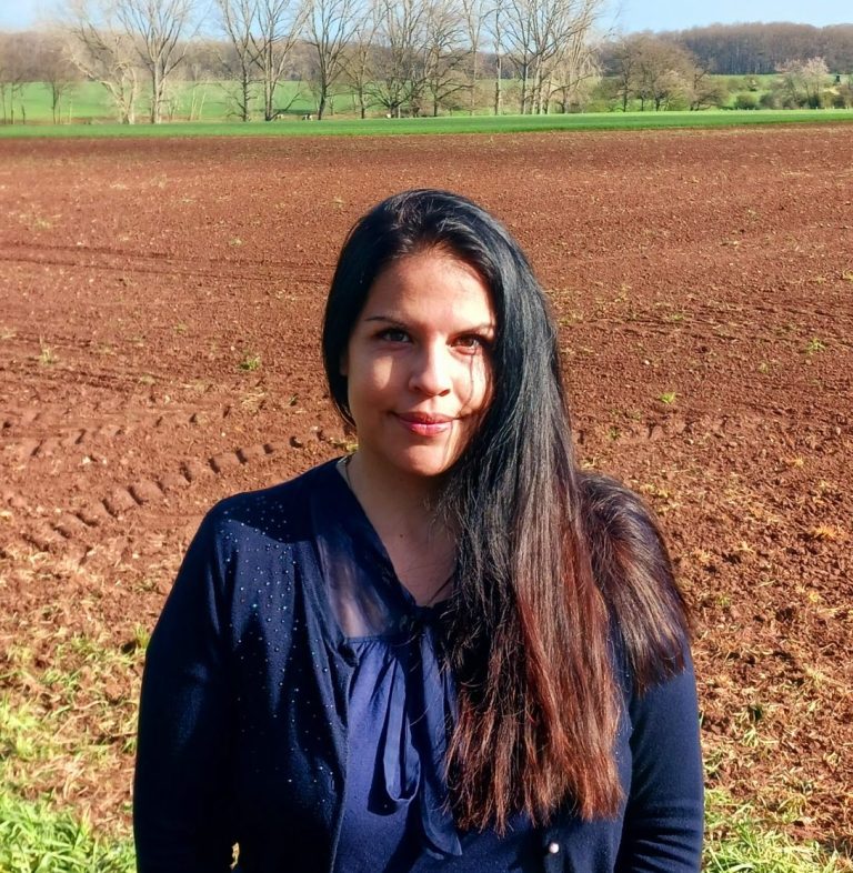 Nina Hamacher, Geschäftsführerin und Ihr Kontakt für die Erfüllung der Pflichten zur Erweiterten Herstellerverantwortung Nina Hamacher Geschäftsführerin und Ihr Kontakt für die Erfüllung der Pflichten zur Erweiterten Herstellerverantwortung